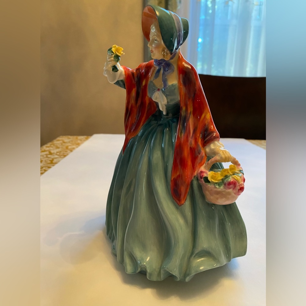 Royal Doulton Lady Charming Porcelain Figurine Vintage - Picture 6 of 13